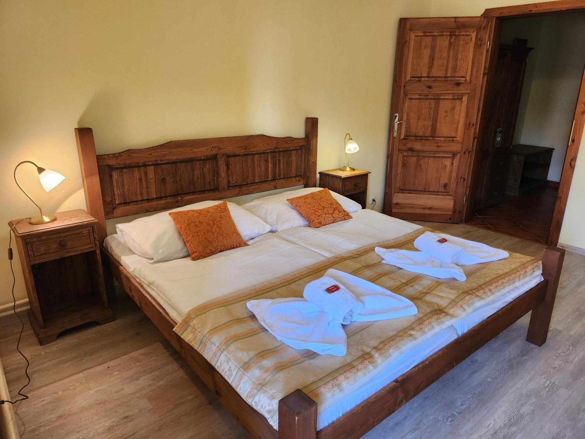 קונטה הורה Hotel Opat מראה חיצוני תמונה