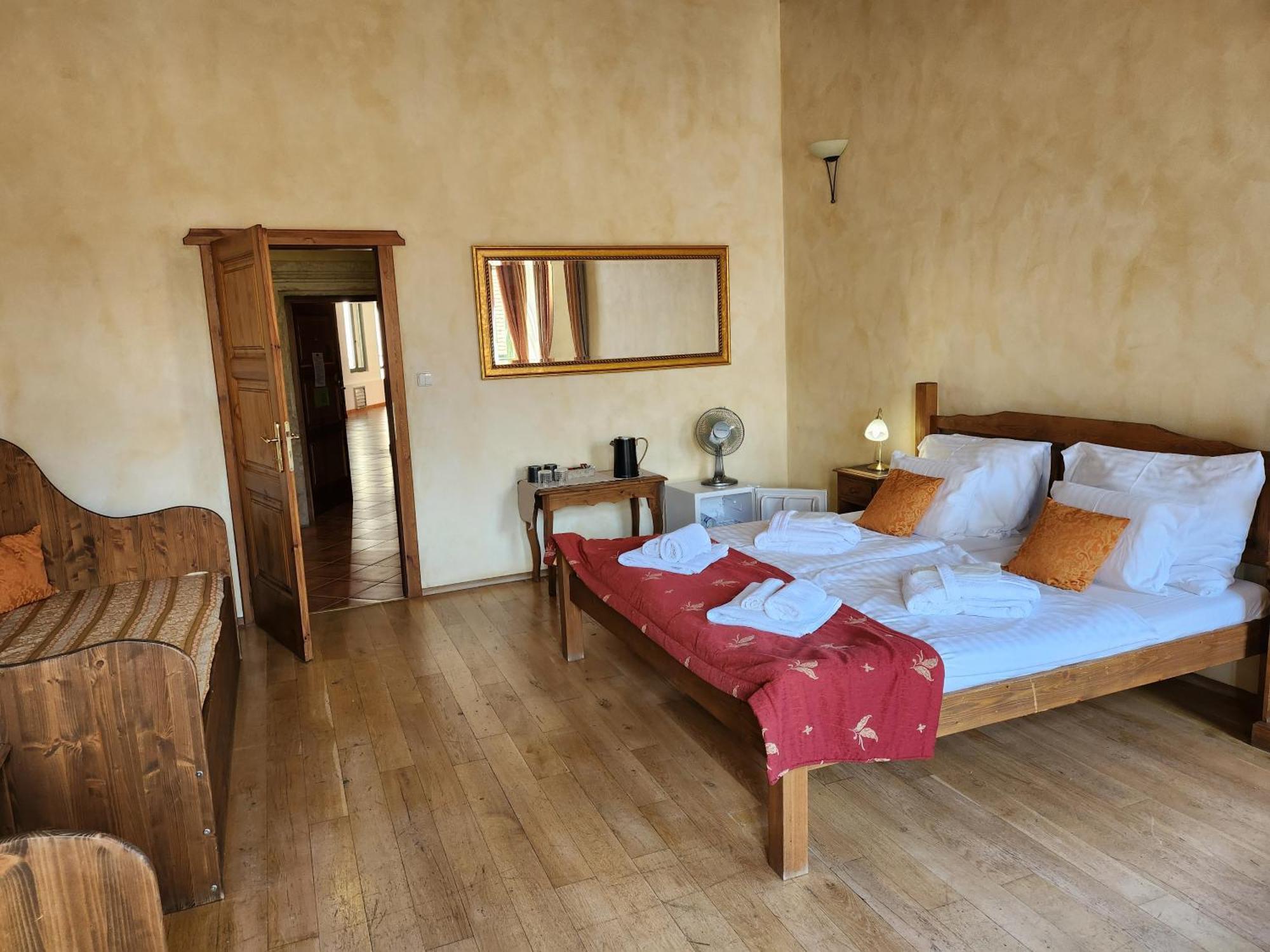 קונטה הורה Hotel Opat מראה חיצוני תמונה