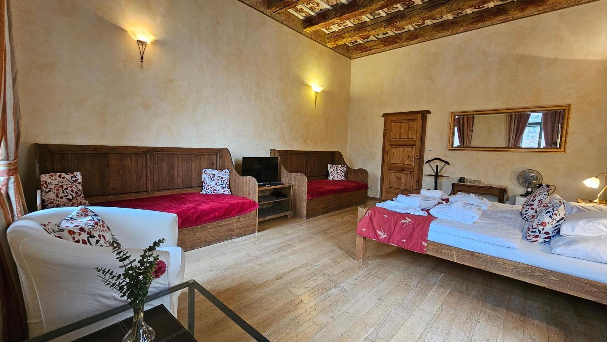 קונטה הורה Hotel Opat מראה חיצוני תמונה