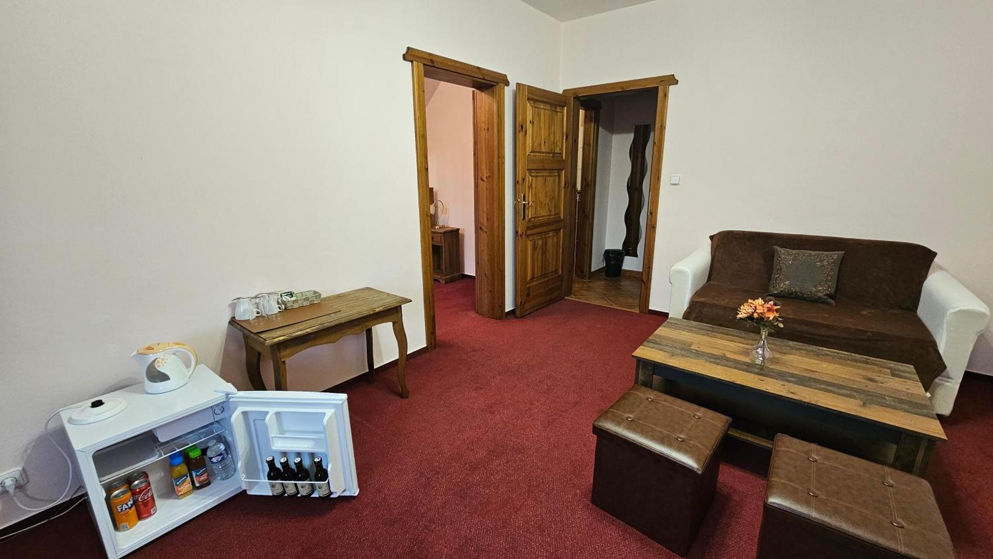 קונטה הורה Hotel Opat מראה חיצוני תמונה