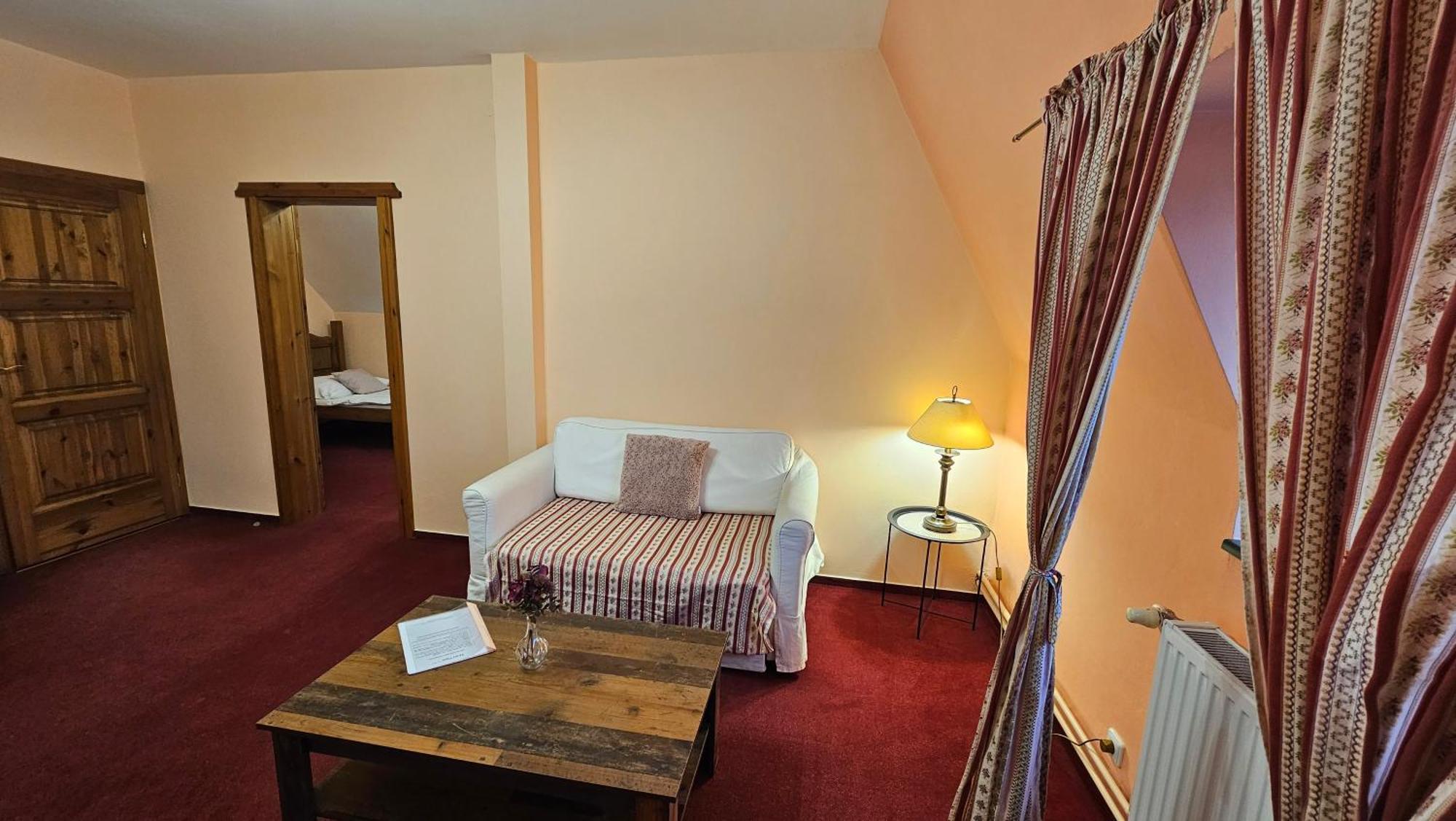 קונטה הורה Hotel Opat מראה חיצוני תמונה